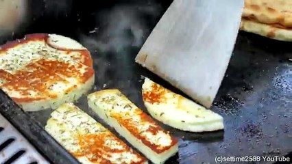 Tải video: London Street Food from Greece. Halloumi Cheese and Chicken Tasted in Brick Lane