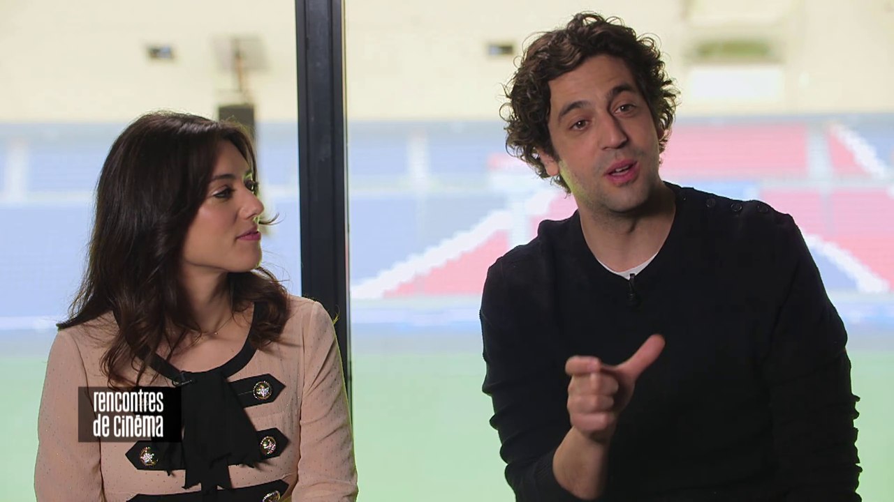 Max Boublil et Vanessa Guide sur le terrain dans Comme des garçons - Interview cinéma