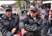 Armenian Demonstrators Wrestle With Police as Anti-PM Protests Enter 8th Day