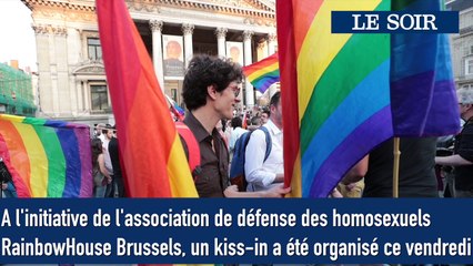 Kiss-In contre l'homophobie