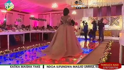 LIVE HARUSI YA ALIKIBA:BIBI HARUSI(MKE WA ALIKIBA) ALIVYOINGIA UKUMBINI..