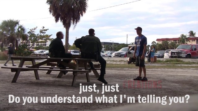 Un jeune s'amuse à sauter au dessus d'un policier et va le regretter