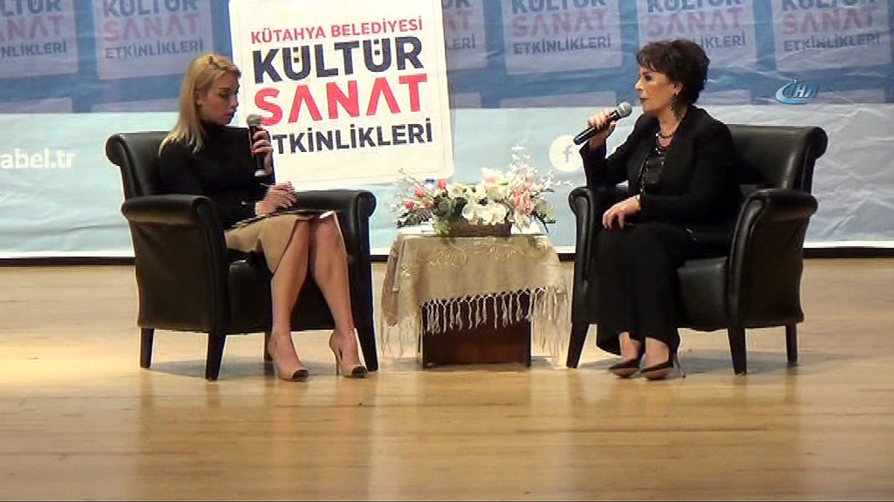 Hülya Koçyiğit: “Sanat ve siyaset halk için yapılıyor, her ikisi ayrılmaz birer parça”