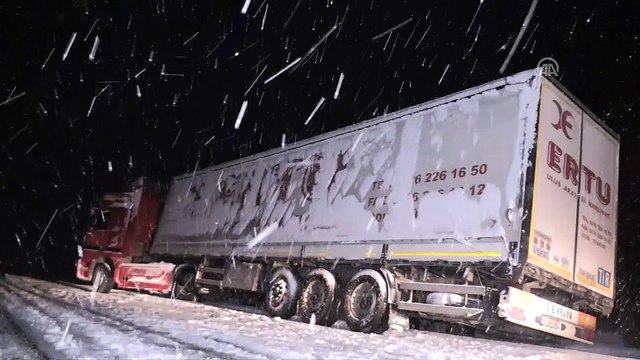 Baharda yağan kar sürücülere zor anlar yaşattı - KARS