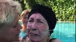 Xuxa Meneghel canta para a mãe, Alda, em vídeo e emociona fãs: 'Te amo, Aldinha'