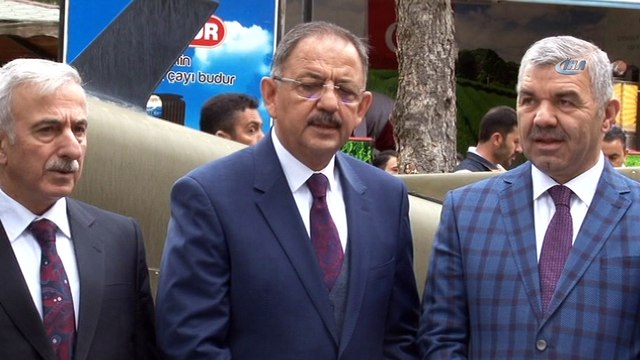 Bakan Özhaseki: 'Kongrelerimizi bazı partiler gibi düğün salonunda sandalyelerin havada uçuştuğu bir ortamda yapmadık'