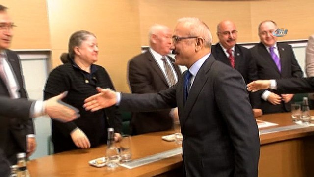 Kalkınma Bakanı Lütfi Elvan'a ‘İTÜ Altın Arı’ ödülü