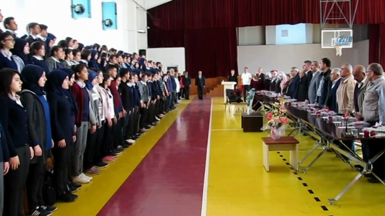 Şehit aileleri ve öğrencilerin buluşmasında gözyaşları sel oldu
