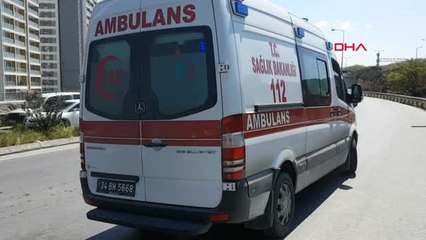Başakşehir'de Otomobil Yol Kenarına Uçtu: 2'si Ağır 3 Yaralı