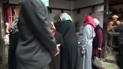 28 yıllık ayakkabı ustası birikimlerini müzede anlatıyor