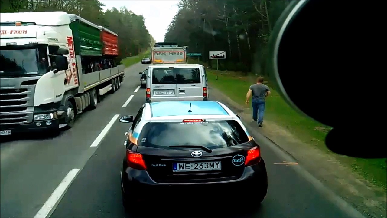 Un conducteur va vite regretter d'avoir jeter des ordures par sa fenêtre !