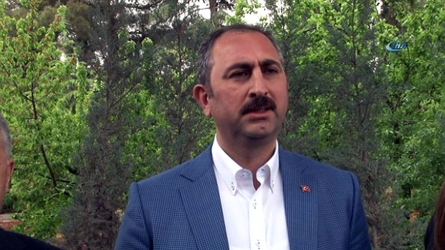 Adalet Bakanı Abdülhamit Gül: 'Uluslararası sözleşmeler, ikili sözleşmeler gereğince terörle ortak mücadeleyi hatırlatmak, bu konuda hukukun gereklerini yapmak üzere bir ikaz talepte bulunduk'