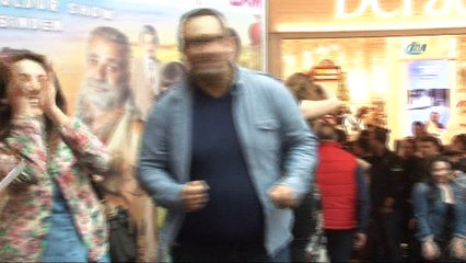 ‘Cici Babam’ın İzmir galasında kahkaha tufanı