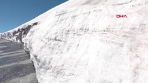 Muş-Nisan Sonunda Kurtik Dağı'nda Kar Kalınlığı 2 Metre