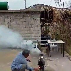 اضحك  مع مسن خطير