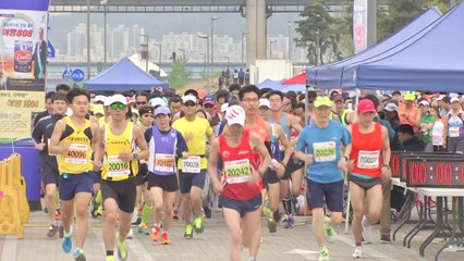 여명808 국제마라톤 축제 5천여 명 참가 / YTN