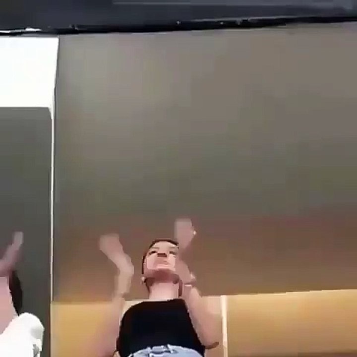 Virat kohli love anushka Sharma best vedio.  Virat kohli love anushka Sharma best vedio  @anushkasharma_gives_flying_kisses_to_@virat.kohli_at_M.Chinnaswamay_stadium_las