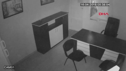 Adana Çorabını Eline Giyip, Soygun Yaptı