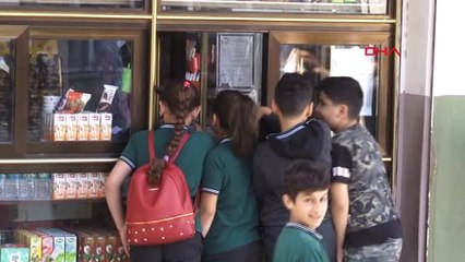 İzmir Sevgi Öğretmen Okul Kantinine Her Ay Para Veriyor