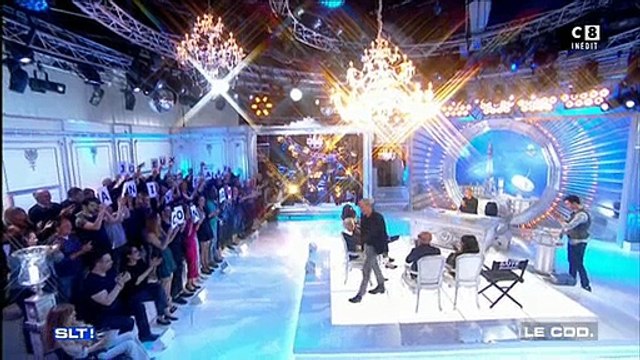 Laurent Baffie embrasse chaque personne du public de Salut les terriens après une surprise pour son anniversaire - Regardez