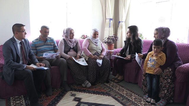 Çocuk yaşta evliliğe karşı kapı kapı dolaşıyorlar - NİĞDE