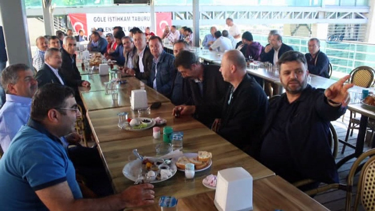 - Asker arkadaşları 30 yıl sonra buluştu