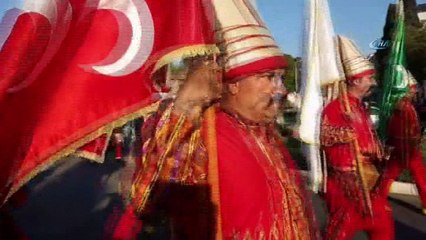 Kuşadası’nda renkli turizm haftası korteji