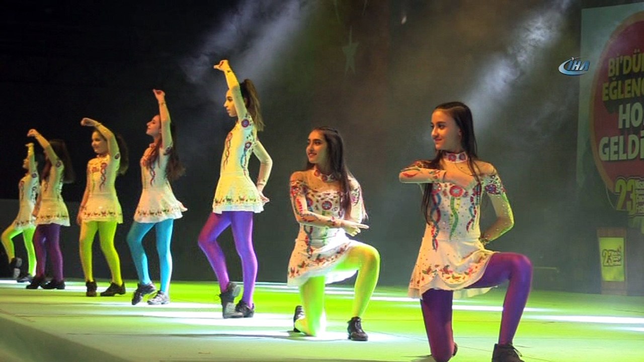 23 Nisan Çocuk Festivali’nde Anadolu Ateşi Kıvılcım Dans gösterisi