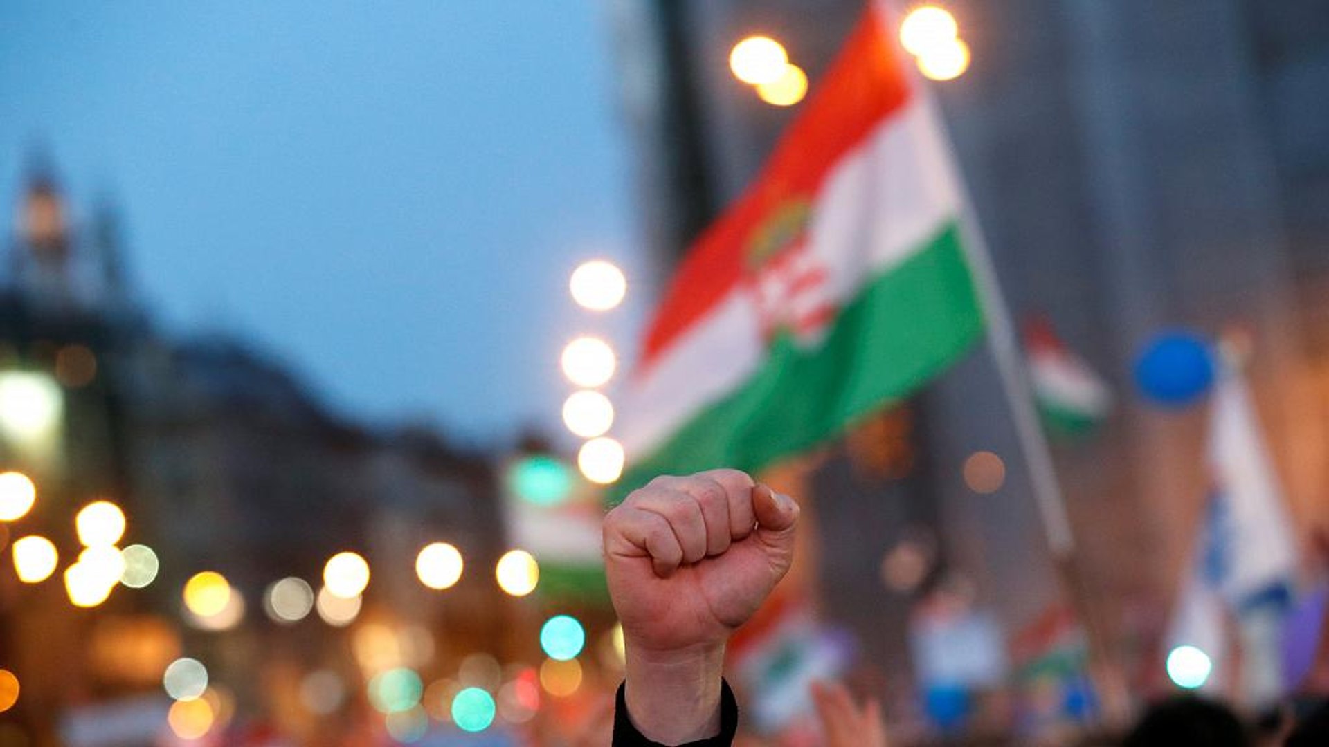 ⁣Macaristan'da seçim protestoları sürüyor