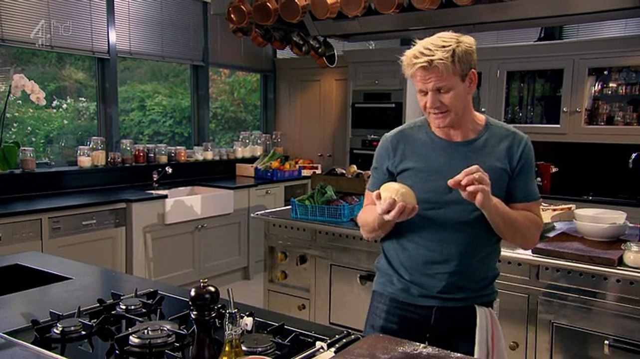 Gordon Ramsays Ultimate Cookery Course S01E12 - Better Baking