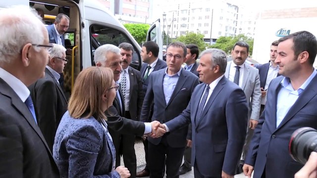 Ulaştırma Bakanı Arslan, Fatma Şahin'i Ziyaret Etti