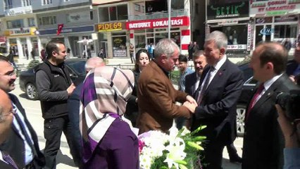 - Sağlık Bakanı Ahmet Demircan: “Vesayet anlayışının Türkiye’de sona erdirilmesi hamlesini bir yıl önce milletimiz anayasa referandumunda tamamladı”