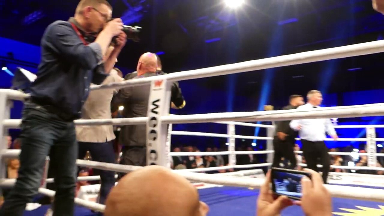 Boxen Tom Schwarz vs. Senad Gashi Massen Schlägerei im Ring 21 04 2018 Berlin