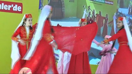 Dünya çocukları, Esenler’de 'barış ekmeği' pişirdi