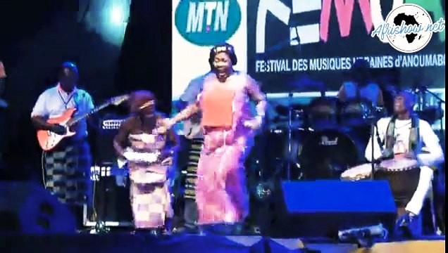 FEMUA 11 - Tigresse Sidonie - Demonstration de Danse