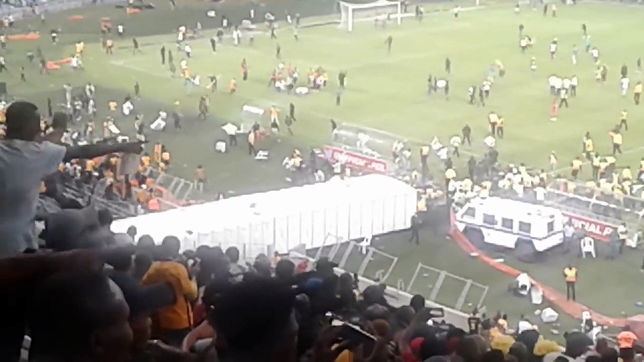 KAIZER CHIEFS FANS INVADING MOSES MABHIDA STADIUM