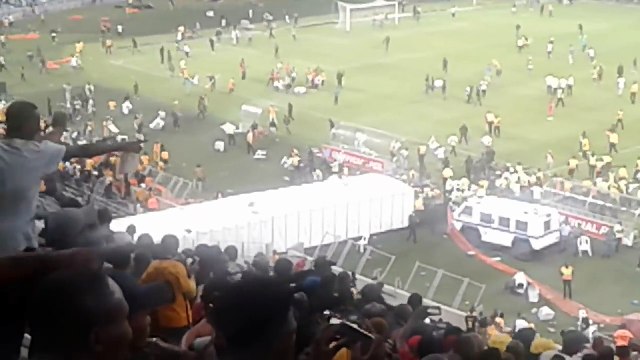 KAIZER CHIEFS FANS INVADING MOSES MABHIDA STADIUM