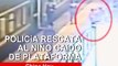 Una policía rescata al niño caído de plataforma de estación ferroviaria | CCTV Español