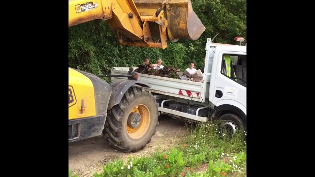 Il vient faire un dépot sauvage de déchets et va le payer cher - retour à l'envoyeur
