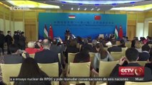 Los cancilleres de China y Hungría se reúnen para discutir sobre rutas de comercio