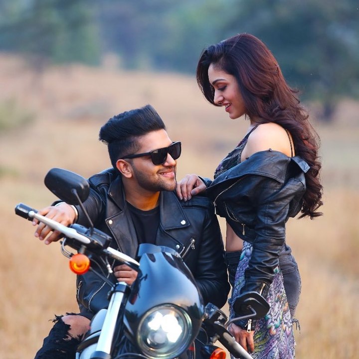 Raat Kamaal Hai | Guru Randhawa | Full Song - DjBaap.Com