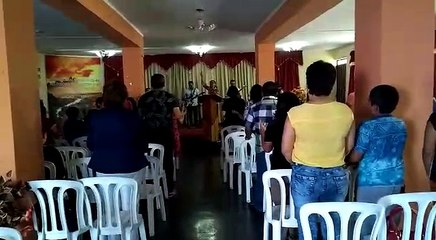 Ministerio de alabanza de la biblia abierta . Perú