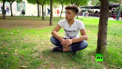 اللاجئون السوريون في عالم الانحراف من اجل الحياة / يبيع جسمه من اجل مال.