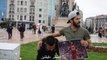 شاهد ماذا فعل الناس عندما رفع شاب صورة محمد صلاح في شوارع تركيا