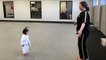 Cette fillette prend un cours de Taekwondo et c'est trop mignon