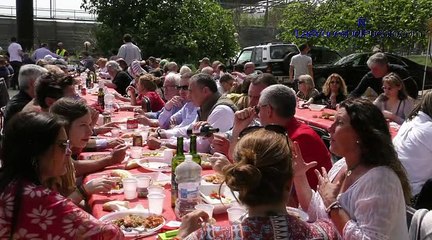Centenares de españoles y los «Mozos por la Constitución» degustan la paella en Badalona