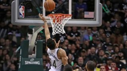 Play of the Day: Giannis Antetokounmpo