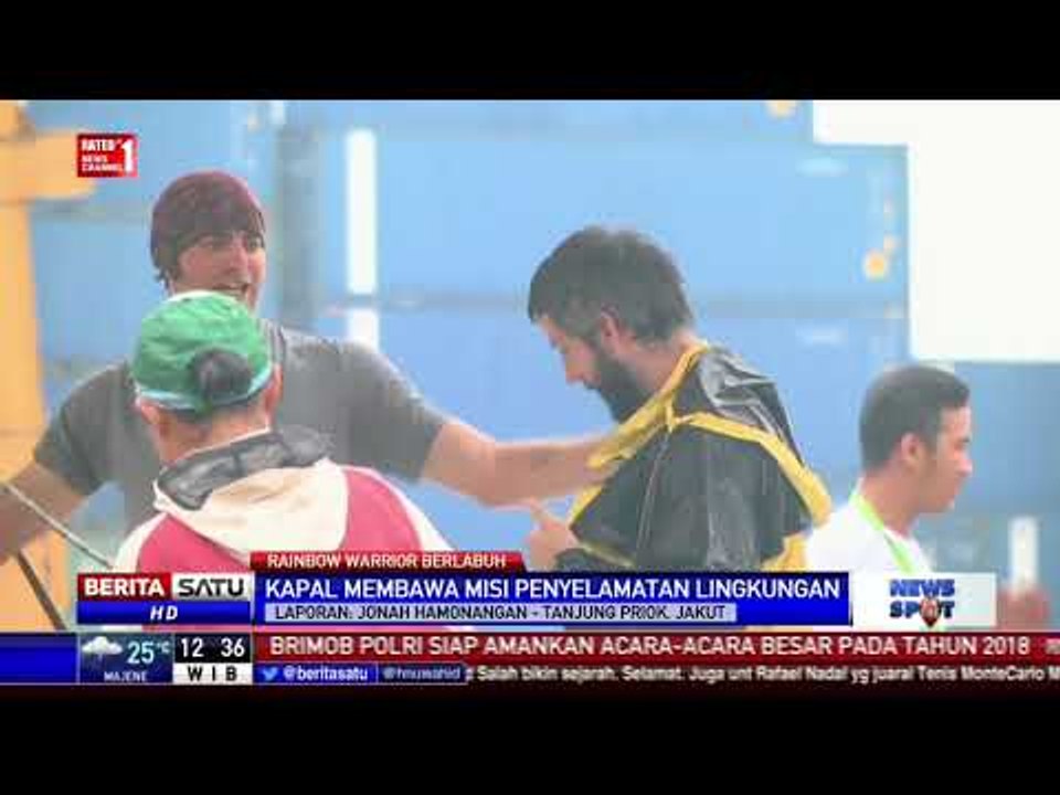 Greenpeace Rainbow Warrior Berlabuh di Tanjung Priok