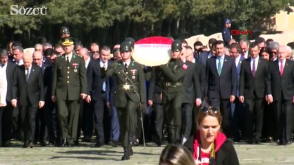 Başbakan Yıldırım ile TBMM Başkanı Anıtkabir de mozaleye çelenk koydu