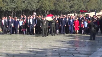 Milli Eğitim Bakanı 23 Nisan Nedeniyle Anıtkabir'i Ziyaret Etti